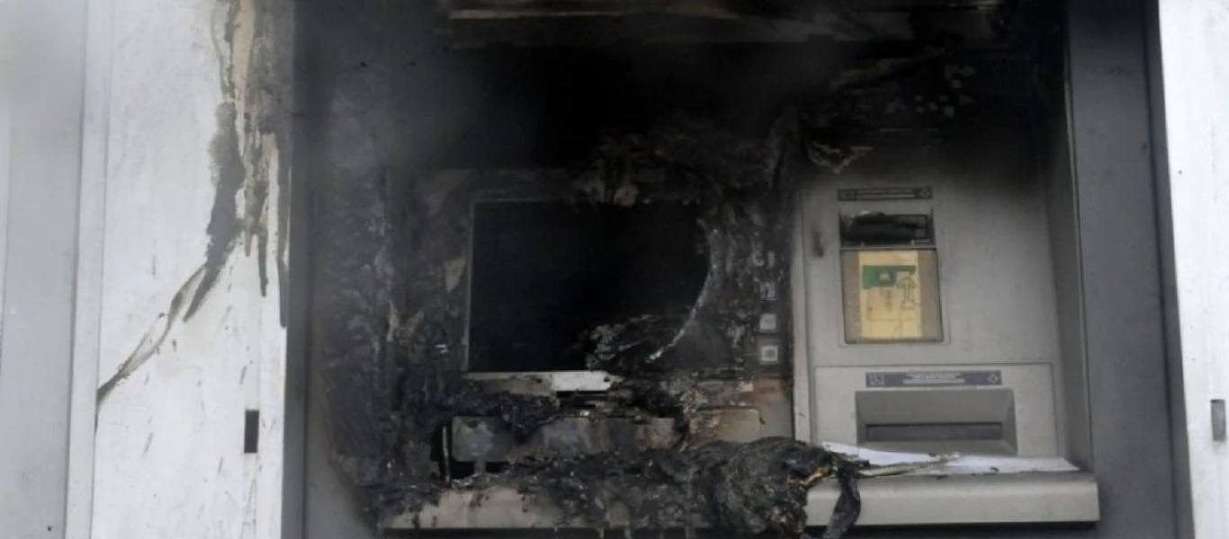 Άγνωστοι ανατίναξαν τρία ΑΤΜ στο Μαρούσι